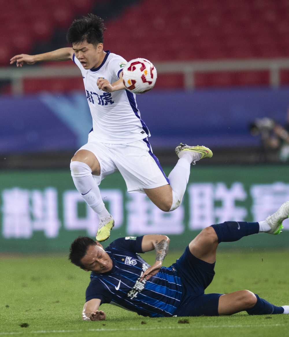 巴萨试图以 巴萨试图以